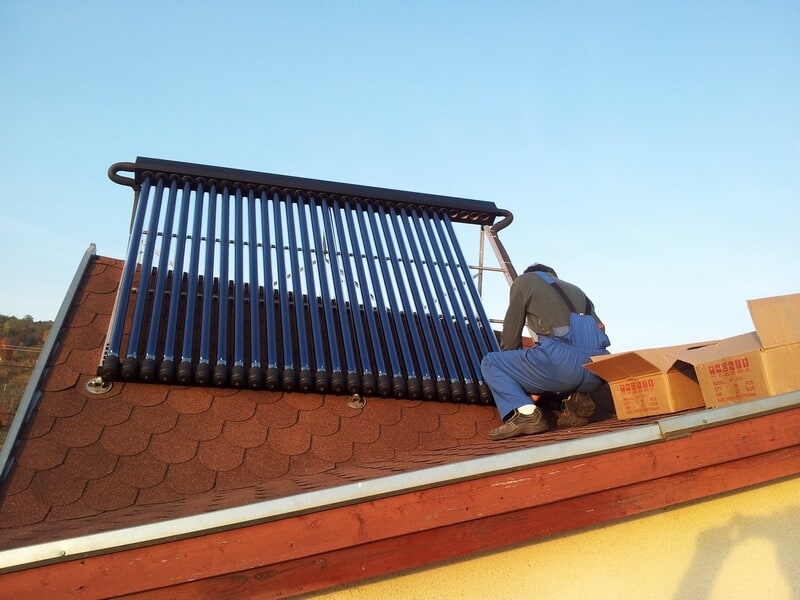 Instalare panouri solare termice cu tuburi vidate