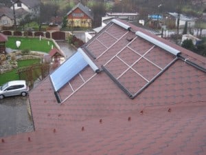 Montaj panouri solare termice acoperis casa